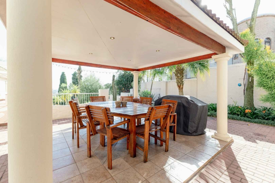 5 Bedroom Property for Sale in Waterkloof Ridge Gauteng