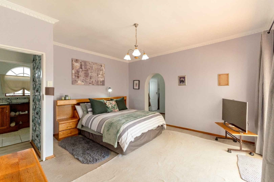 5 Bedroom Property for Sale in Waterkloof Ridge Gauteng