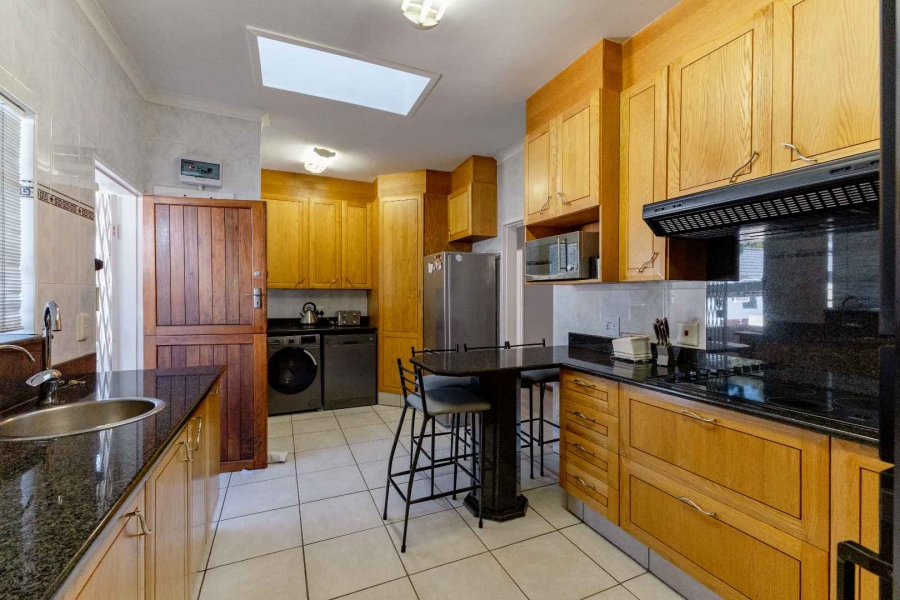 5 Bedroom Property for Sale in Waterkloof Ridge Gauteng