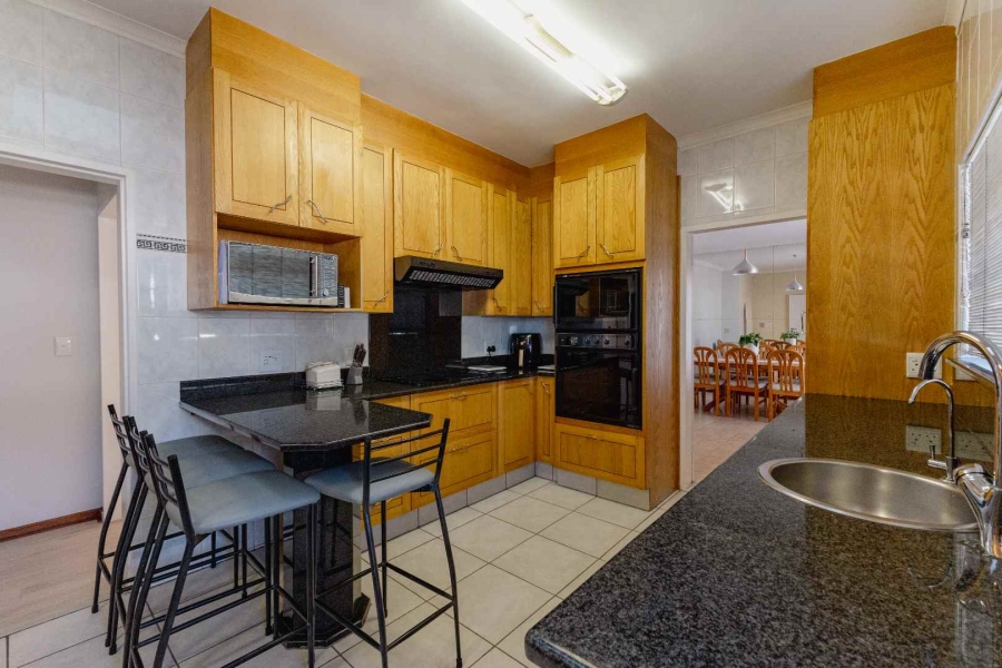 5 Bedroom Property for Sale in Waterkloof Ridge Gauteng