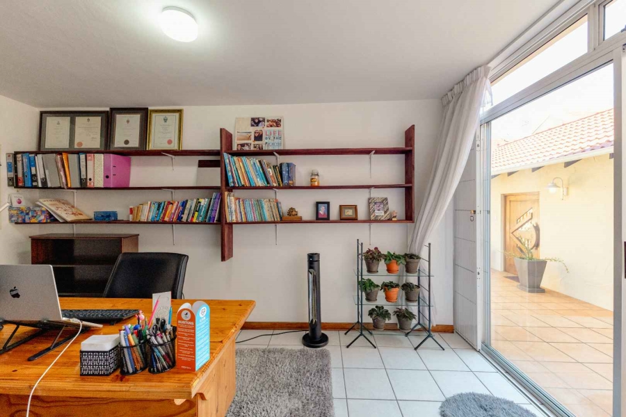 5 Bedroom Property for Sale in Waterkloof Ridge Gauteng