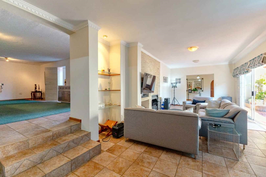 5 Bedroom Property for Sale in Waterkloof Ridge Gauteng