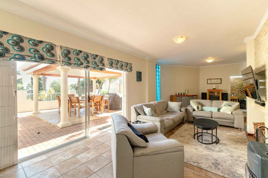 5 Bedroom Property for Sale in Waterkloof Ridge Gauteng