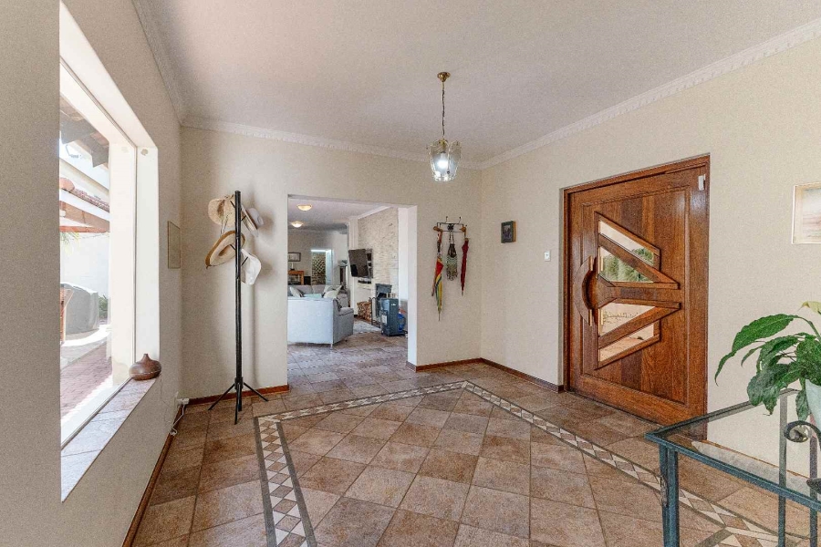 5 Bedroom Property for Sale in Waterkloof Ridge Gauteng