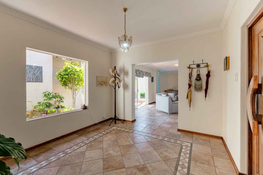 5 Bedroom Property for Sale in Waterkloof Ridge Gauteng