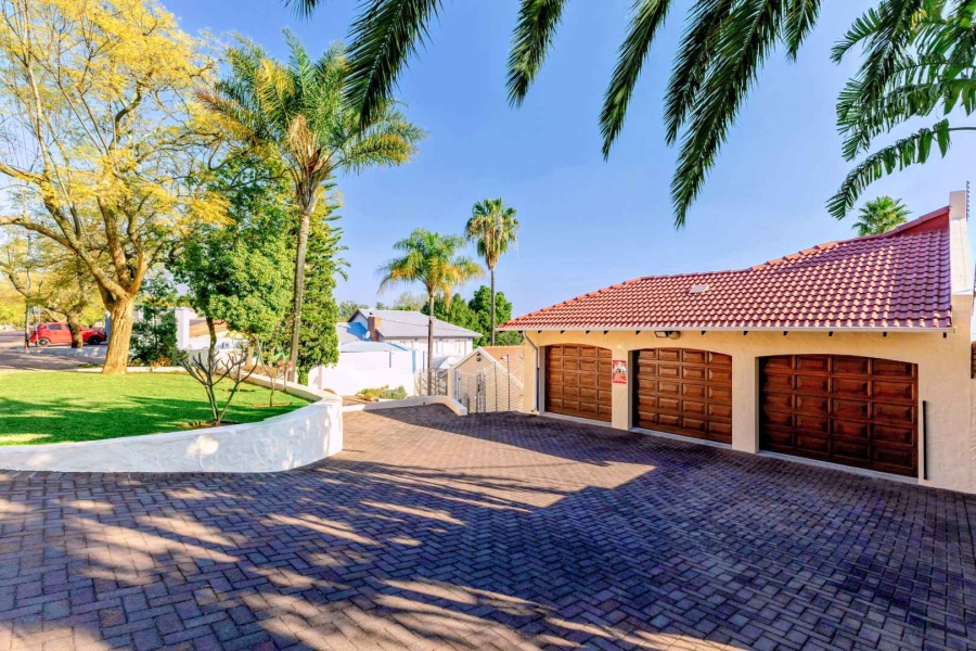 5 Bedroom Property for Sale in Waterkloof Ridge Gauteng
