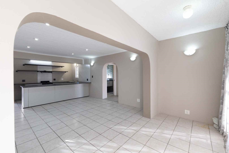 5 Bedroom Property for Sale in Waterkloof Ridge Gauteng