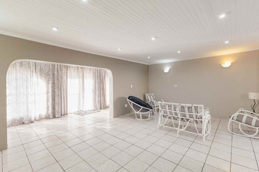5 Bedroom Property for Sale in Waterkloof Ridge Gauteng