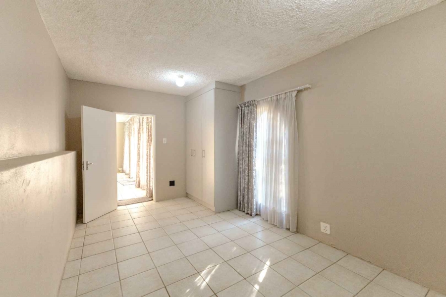 5 Bedroom Property for Sale in Waterkloof Ridge Gauteng