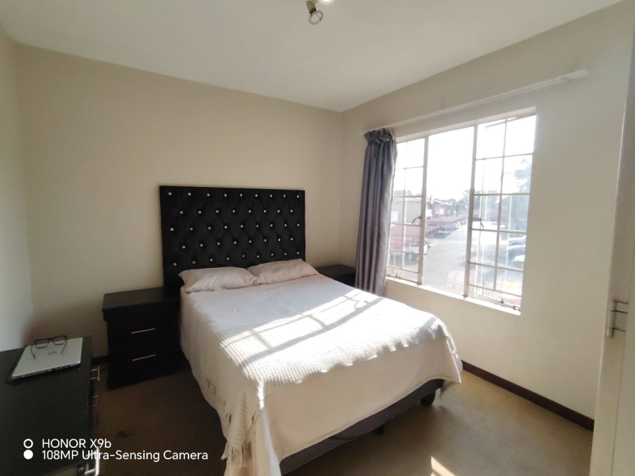 2 Bedroom Property for Sale in Die Hoewes Gauteng