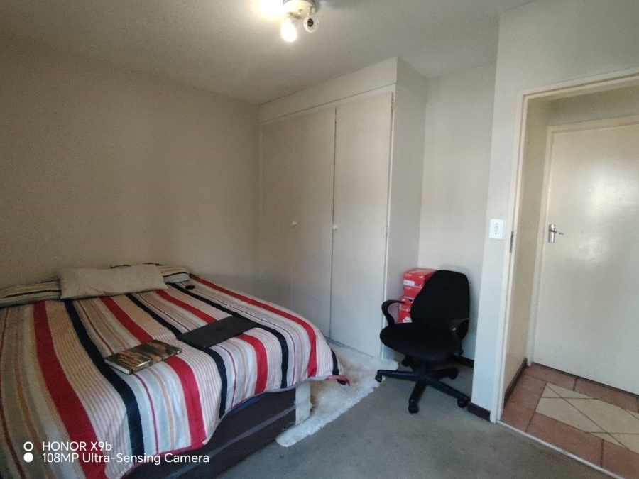 2 Bedroom Property for Sale in Die Hoewes Gauteng