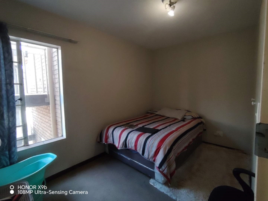 2 Bedroom Property for Sale in Die Hoewes Gauteng