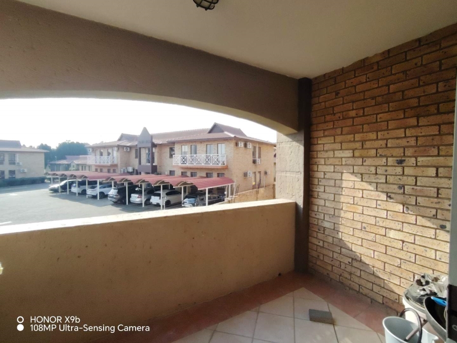 2 Bedroom Property for Sale in Die Hoewes Gauteng