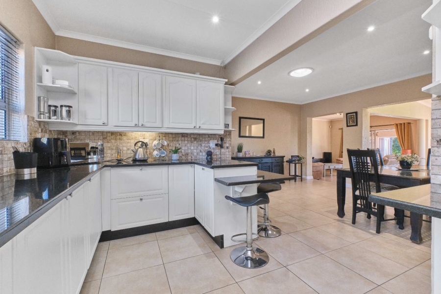 3 Bedroom Property for Sale in Little Falls Gauteng