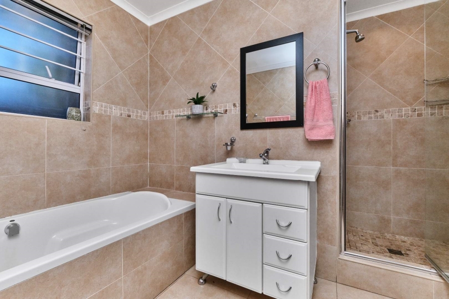 3 Bedroom Property for Sale in Little Falls Gauteng