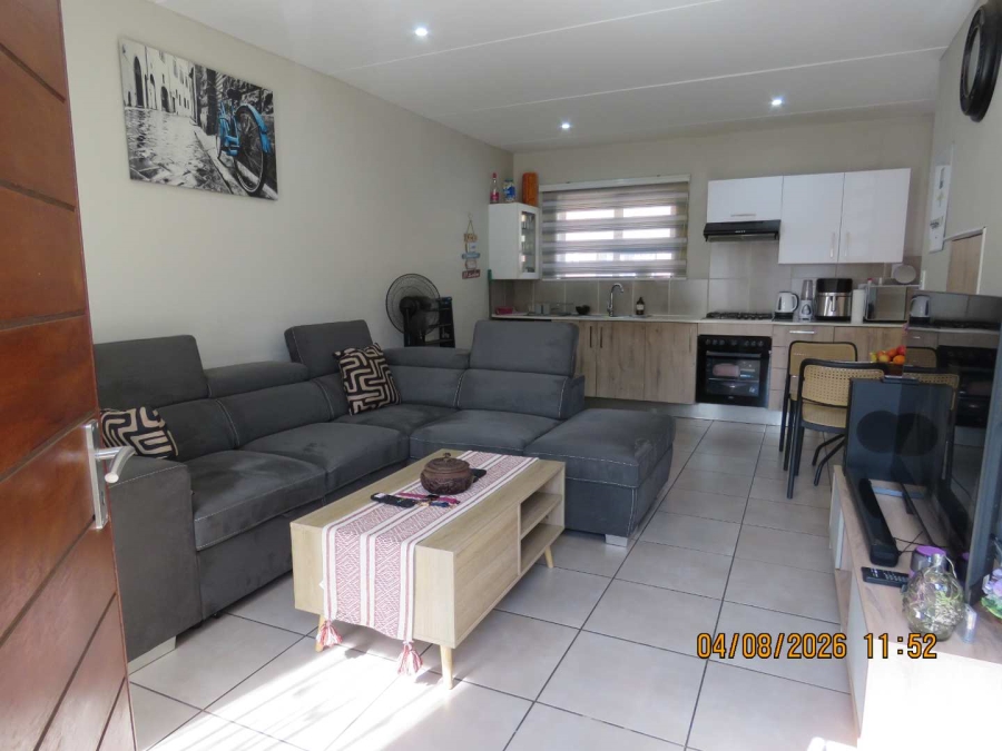 2 Bedroom Property for Sale in Albertsdal Gauteng