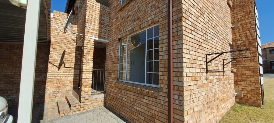 2 Bedroom Property for Sale in Elandspark Gauteng