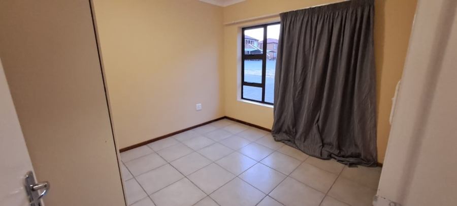 To Let 2 Bedroom Property for Rent in Elandspark Gauteng