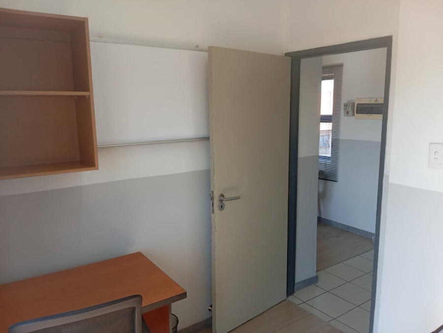 To Let 2 Bedroom Property for Rent in Ruimsig Gauteng