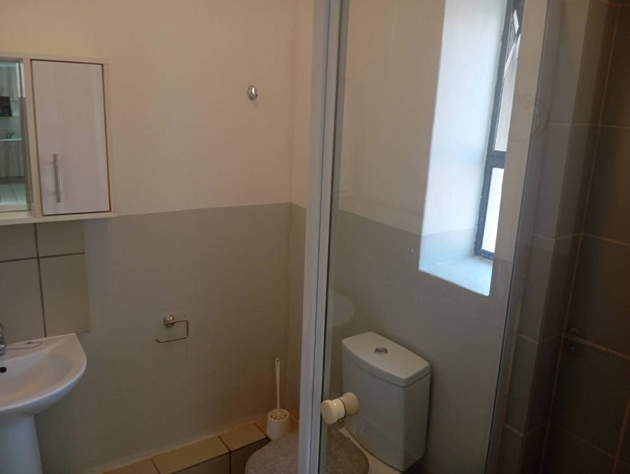 To Let 2 Bedroom Property for Rent in Ruimsig Gauteng