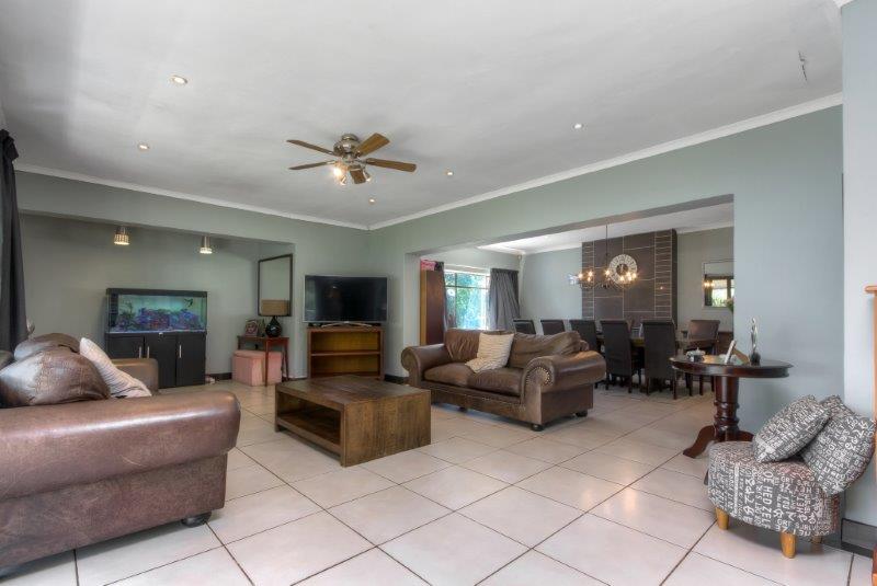 To Let 3 Bedroom Property for Rent in Robindale Gauteng