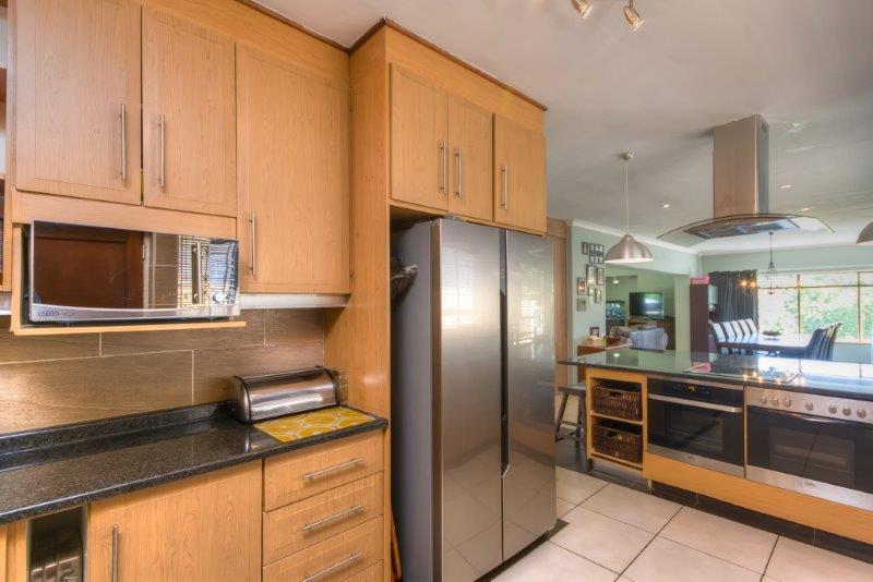 To Let 3 Bedroom Property for Rent in Robindale Gauteng