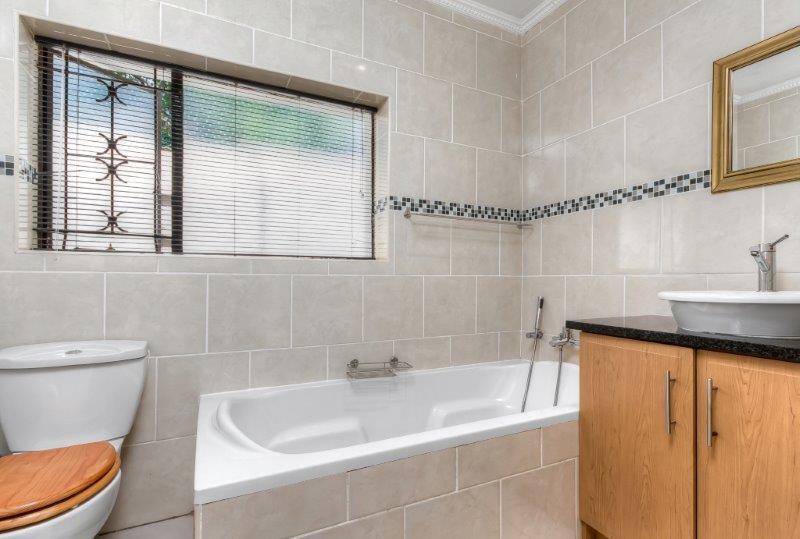 To Let 3 Bedroom Property for Rent in Robindale Gauteng
