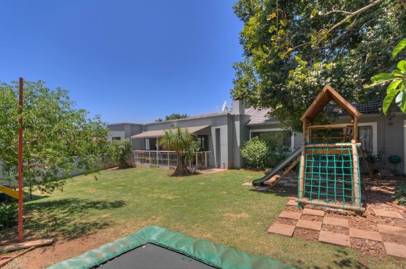 To Let 3 Bedroom Property for Rent in Robindale Gauteng