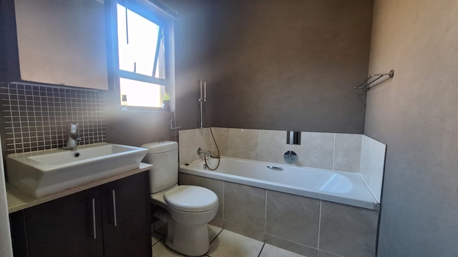 1 Bedroom Property for Sale in Lonehill Gauteng