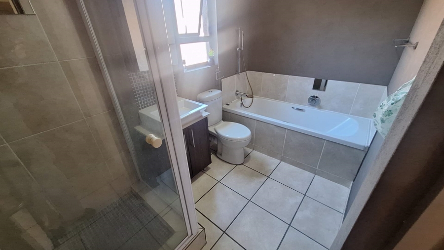 1 Bedroom Property for Sale in Lonehill Gauteng