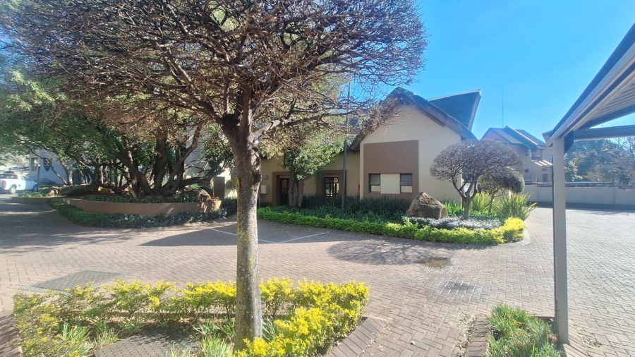 1 Bedroom Property for Sale in Lonehill Gauteng