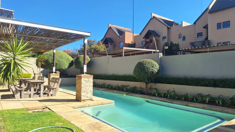 1 Bedroom Property for Sale in Lonehill Gauteng