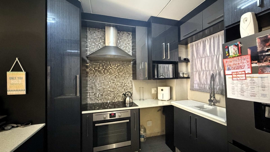 2 Bedroom Property for Sale in Noordwyk Gauteng