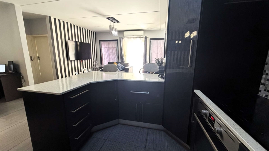 2 Bedroom Property for Sale in Noordwyk Gauteng