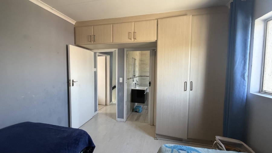 2 Bedroom Property for Sale in Noordwyk Gauteng
