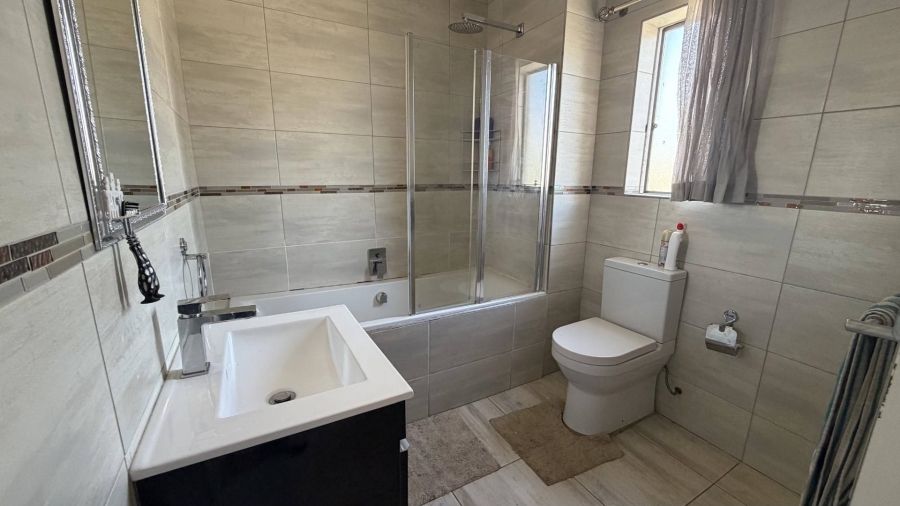2 Bedroom Property for Sale in Noordwyk Gauteng