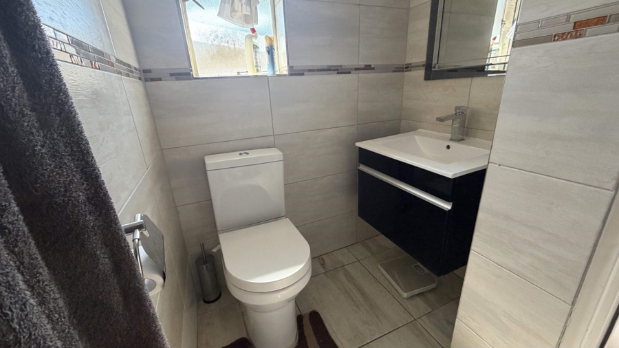 2 Bedroom Property for Sale in Noordwyk Gauteng