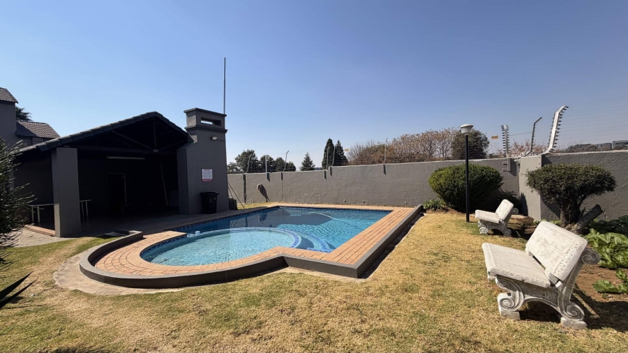 2 Bedroom Property for Sale in Noordwyk Gauteng