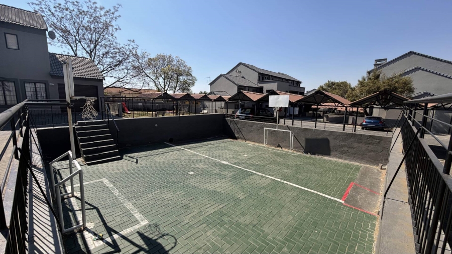 2 Bedroom Property for Sale in Noordwyk Gauteng