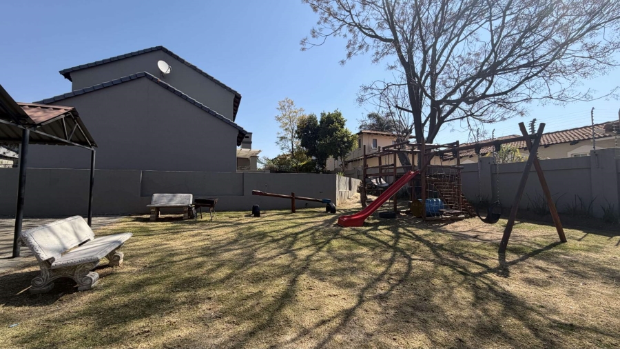 2 Bedroom Property for Sale in Noordwyk Gauteng