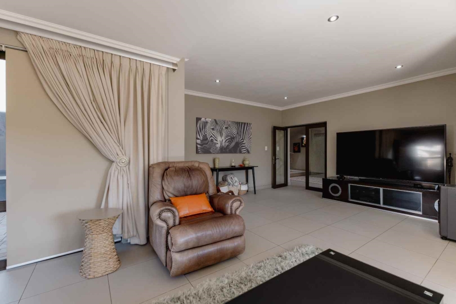 4 Bedroom Property for Sale in Woodhill Estate Gauteng