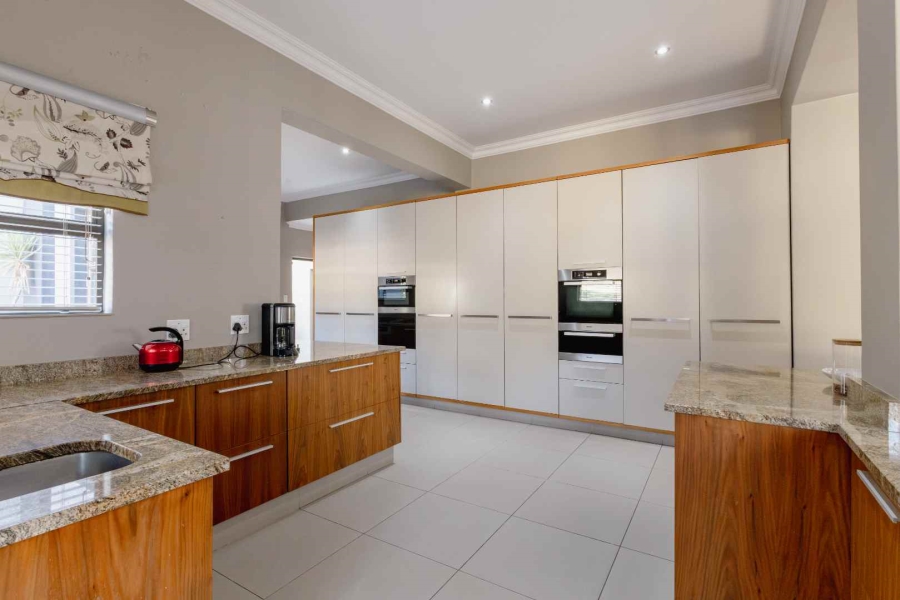 4 Bedroom Property for Sale in Woodhill Estate Gauteng