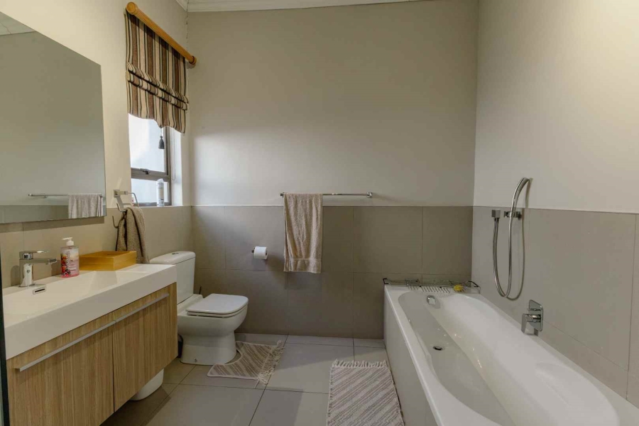 4 Bedroom Property for Sale in Woodhill Estate Gauteng