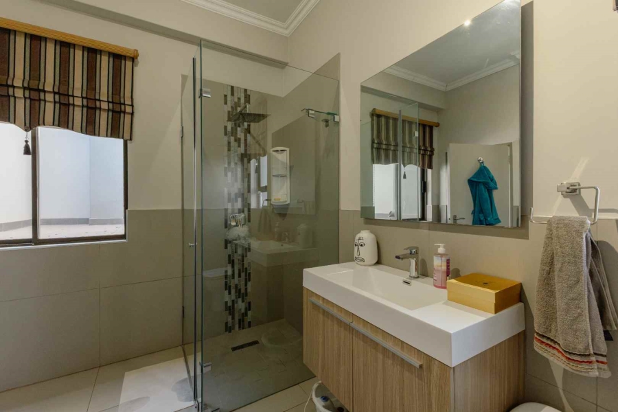 4 Bedroom Property for Sale in Woodhill Estate Gauteng