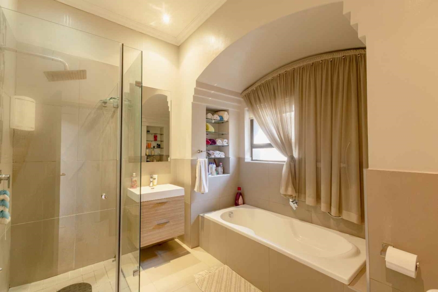 4 Bedroom Property for Sale in Woodhill Estate Gauteng