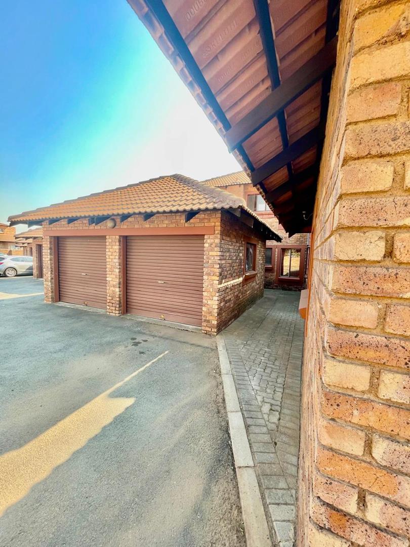 3 Bedroom Property for Sale in Edleen Gauteng