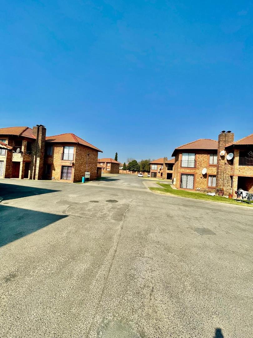 3 Bedroom Property for Sale in Edleen Gauteng