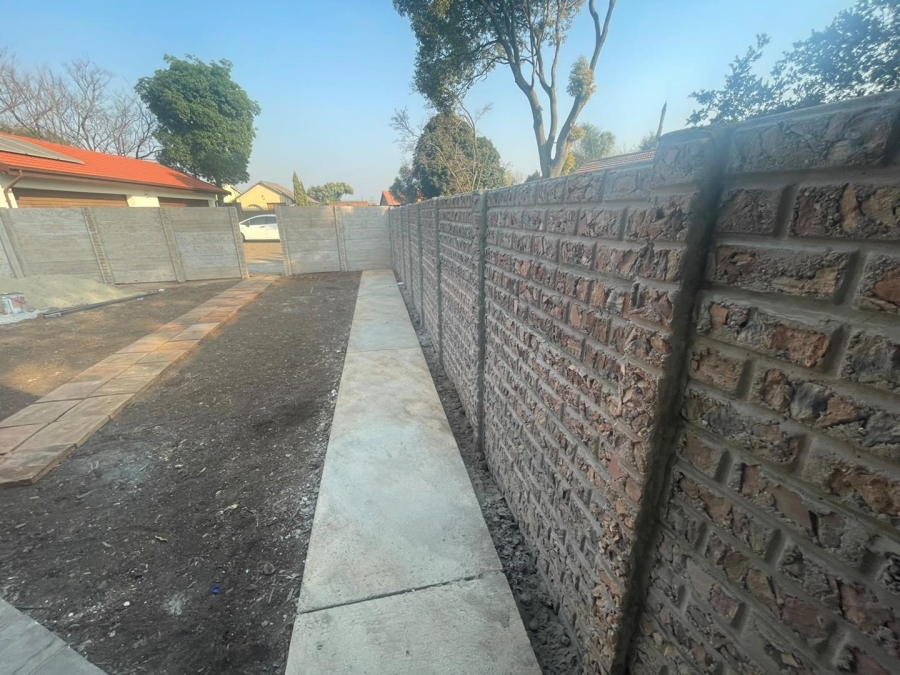 To Let 2 Bedroom Property for Rent in Edleen Gauteng