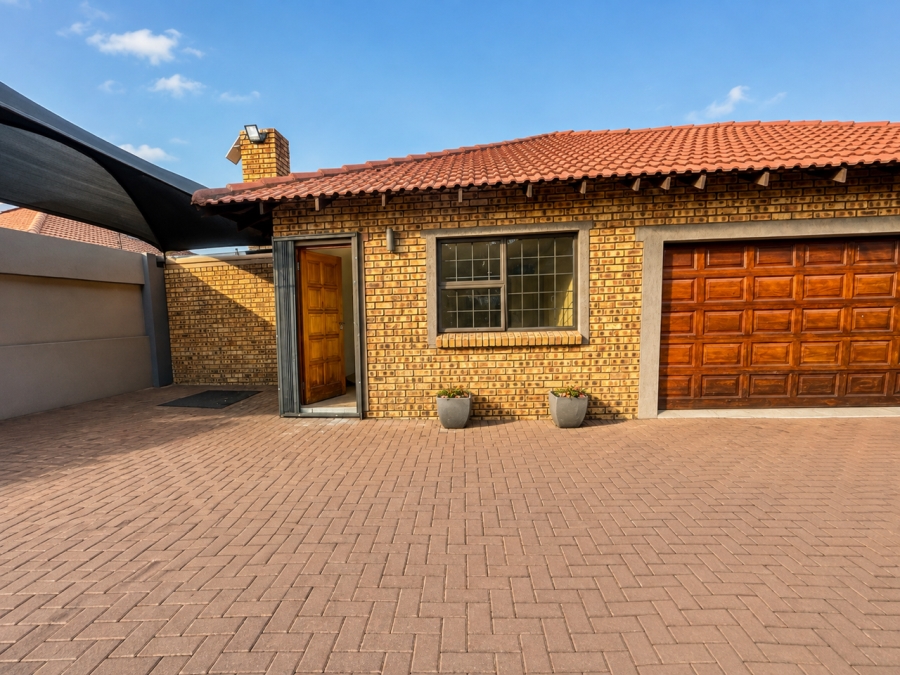 3 Bedroom Property for Sale in New Redruth Gauteng