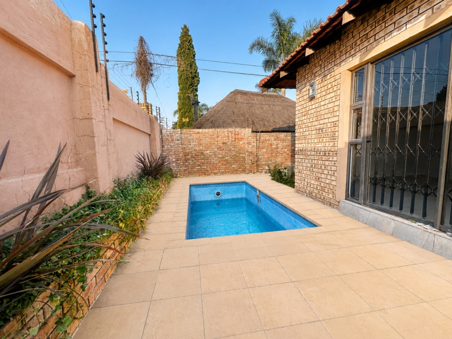 3 Bedroom Property for Sale in New Redruth Gauteng
